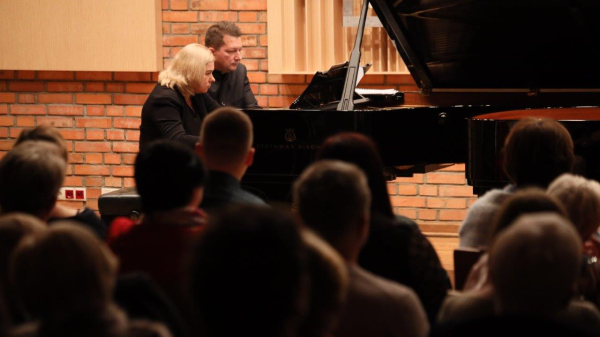 2023-12-08-w-roli-glownej-fortepiany-fot -k-1-