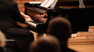 2023-12-08-w-roli-glownej-fortepiany-fot -k-5-