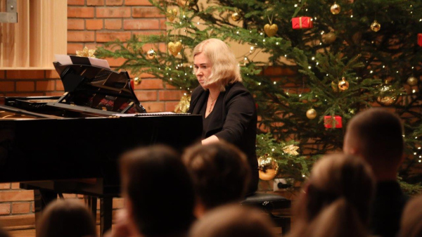 2023-12-08-w-roli-glownej-fortepiany-fot -k-9-