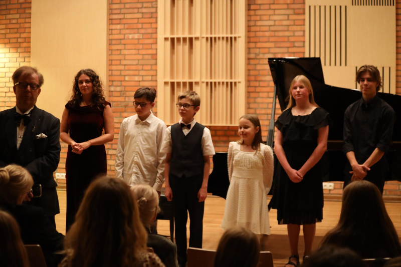 1 10 2024-estrada-mlodych -o-27- 1