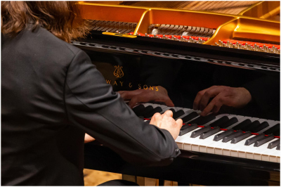 Muzyka pamięci i pojednania – koncert „Ponad podziałami”