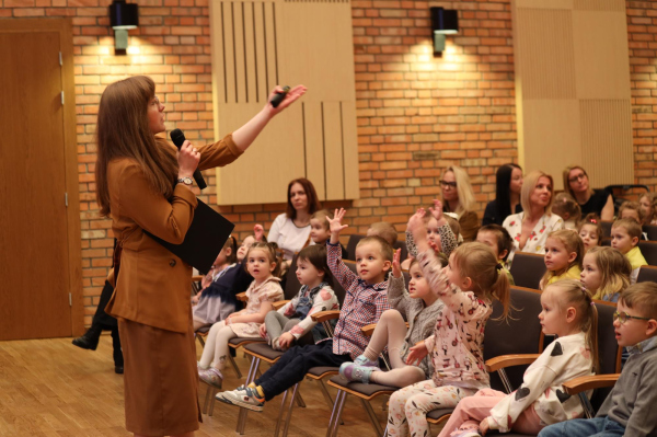 Smyczki kontra stroiki – muzyczne pojedynki na scenie!