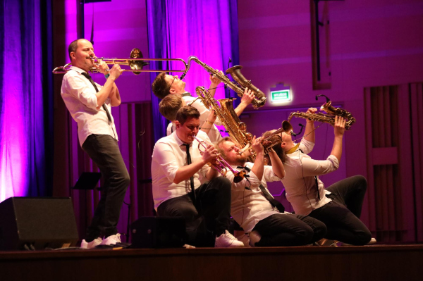 BRASS PARTY, CZYLI MUZYCZNE I TANECZNE SZALEŃSTWO W FILHARMONII!