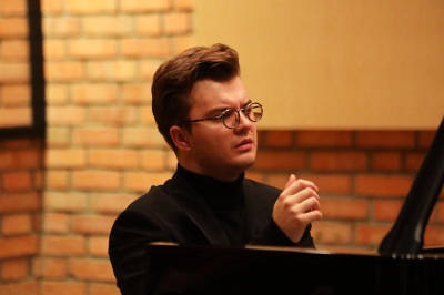 Barwy i emocje XIX i XX wieku. Niezapomniany recital Piotra Alexewicza