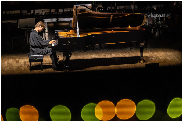 Piotr Orzechowski i Orkiestra Filharmonii Gorzowskiej zachwycili na inauguracji XIII Festiwalu Kilara